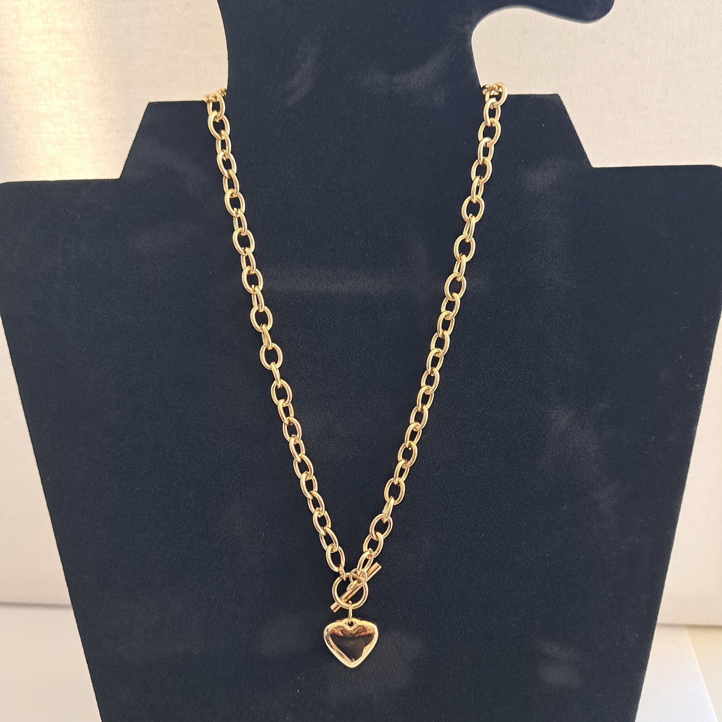 front lock heart gold necklace